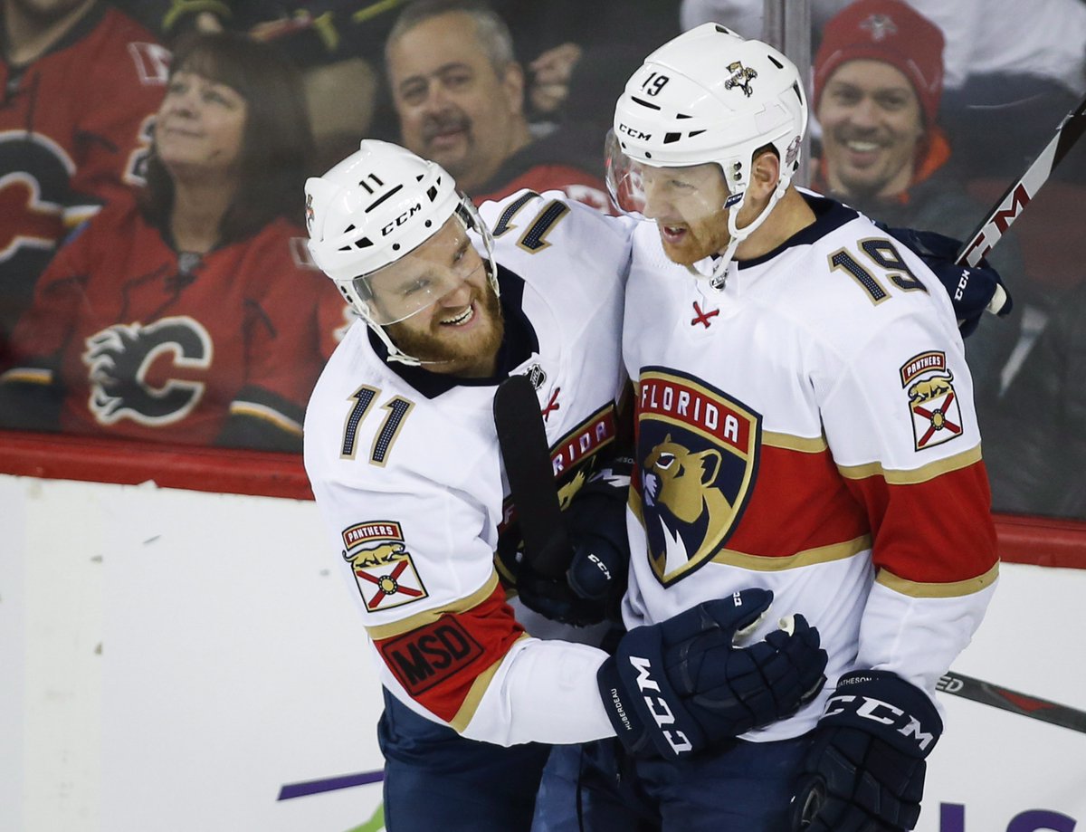 TSN_Sports's tweet photo. Panthers beat Flames in Luongo's return. MORE: https://t.co/7W0DmmrFKX https://t.co/02TZfduGi9
