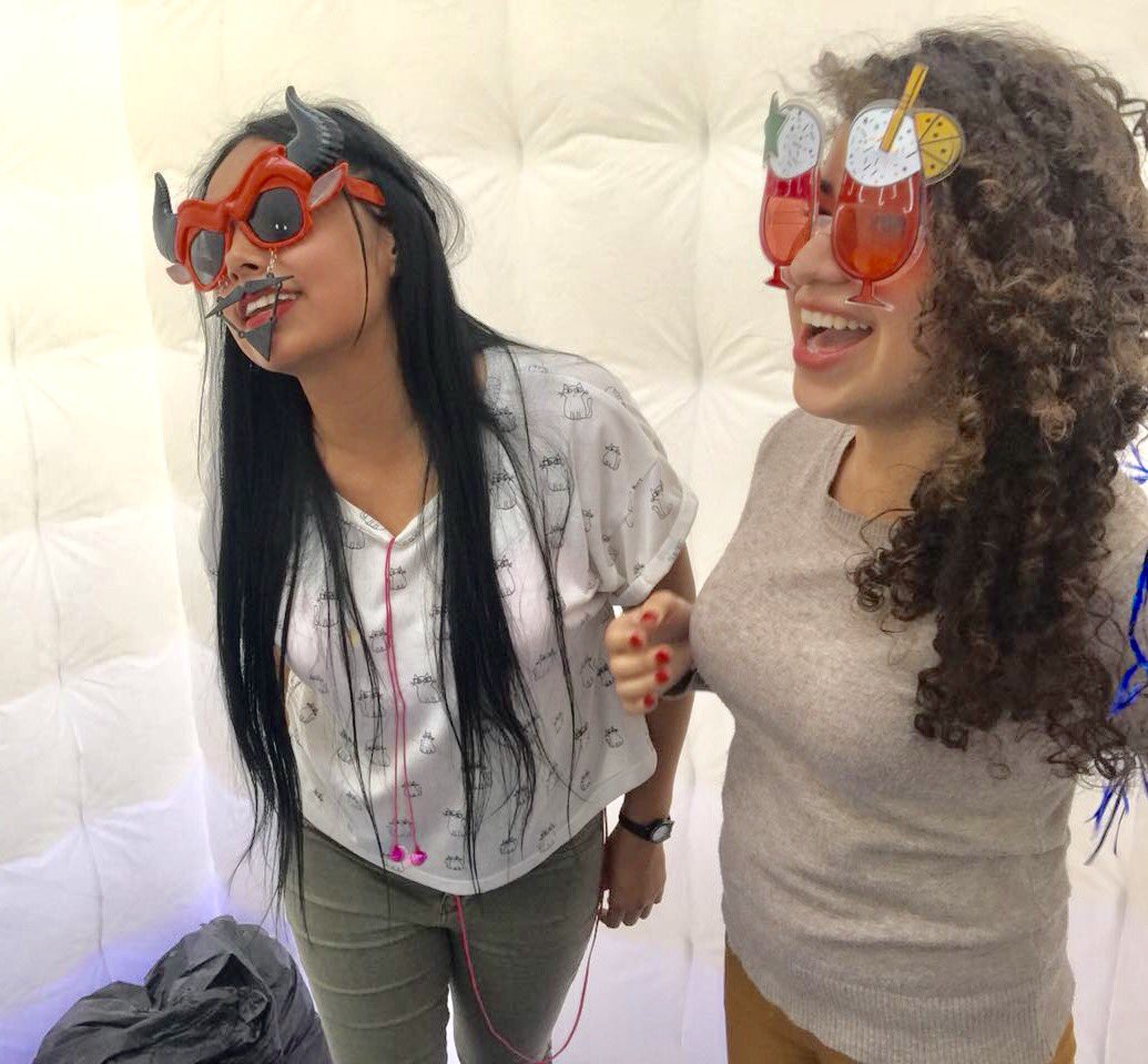 PuertaTexcoco's tweet photo. Gracias a todos los personas que participaron en nuestra dinámica del mes del amor y la amistad en la cabina de fotografías. En #PuertaTexcoco valoramos a todos los amigos y enamorados que comparten su historia en nuestras instalaciones. https://t.co/st1GYnqiJs