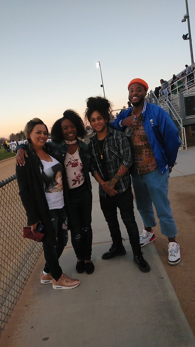 sweetinoccents's tweet photo. I had a great time at your cousin's game today. Glad we got a chance to meet @TreCarter_ Mama Lisa & The Homie ๐ I'm mad I forgot his name #YouAreMyIdollllll #OHTRETRETRE !!! ๐ https://t.co/yNXbp4Lih3
