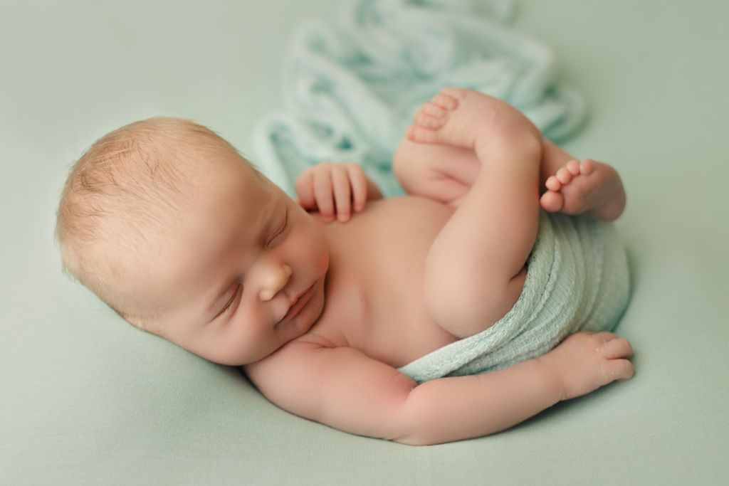 JessicaMcCoyPix's tweet photo. Is that a little smirk? #bayareaphotographer #newbornphotography https://t.co/0BdKhHzrMW