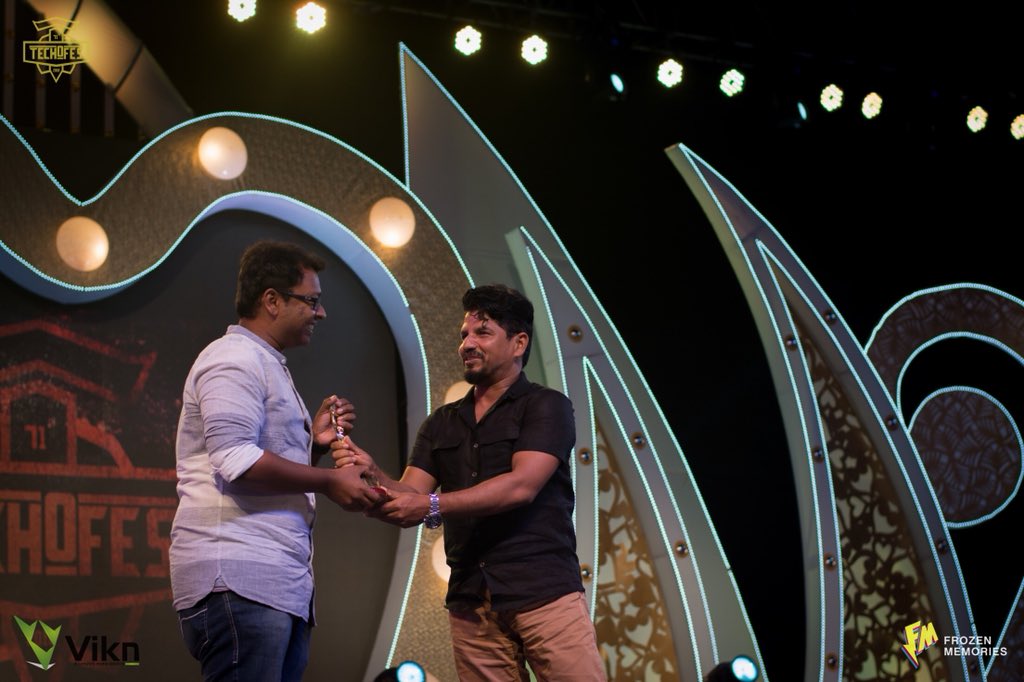 dop_gkvishnu's tweet photo. Thank you #Techofes 2018 for awarding “Find of the year” Very honoured to hv rcvd it from the legend #ravivarman sir. Thank you @Atlee_dir. @actorvijay @ThenandalFilms @muthurajthanga1 @ActionAnlarasu @shobimaster @Lyricist_Vivek @AntonyLRuben @Hemarukmani1 #mersal https://t.co/nx8Wi4nzlI