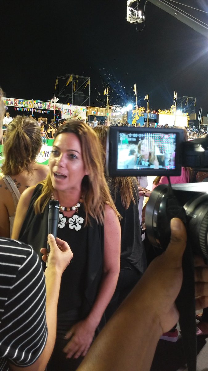 rsudamericana's tweet photo. #RadioSudamericana en los #Carnavales2018 visitó el #NoloAlias la periodista y conductora de Infama @PiaShaw 🎭🎭🎭🎉🎉👏👏 https://t.co/OJbTxHlC35