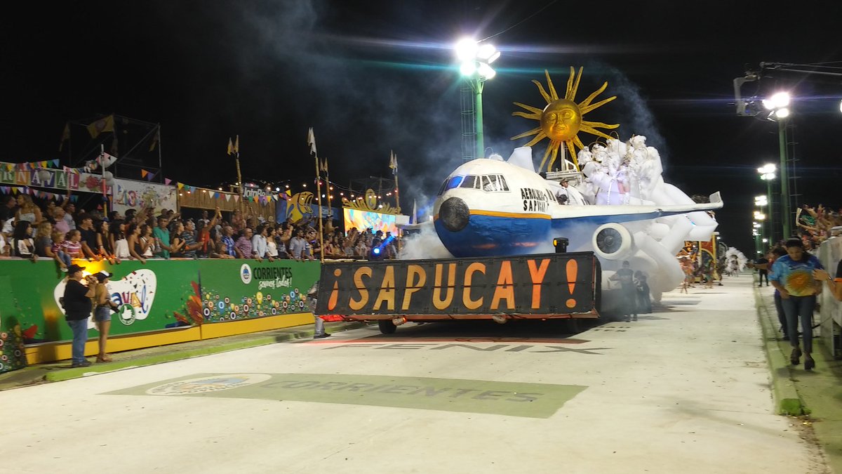 rsudamericana's tweet photo. #RadioSudamericana en los #Carnavales2018 pasó por el #NoloAlias a comparsa del #Gallo #Sapucay 🐔🐔🐔🎭🎭🎭🎉🎉👏👏 https://t.co/qys3c2lYEu