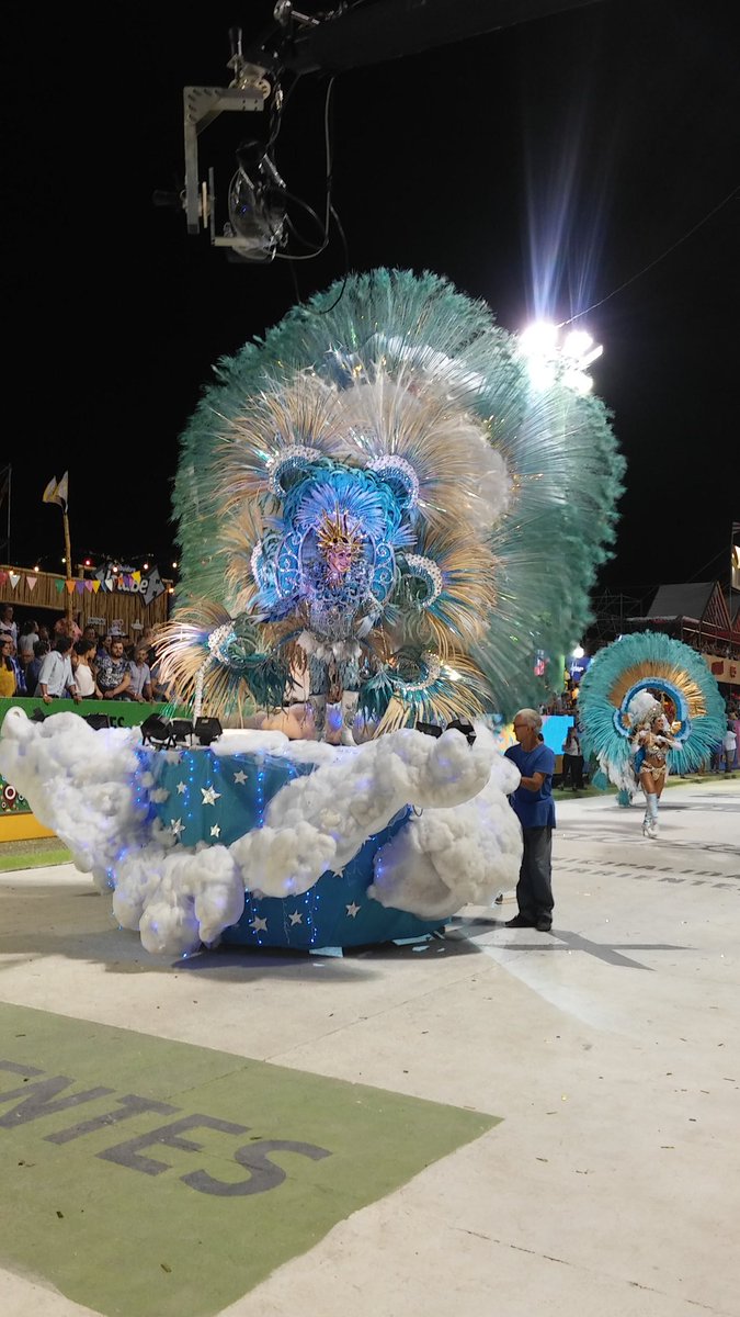 rsudamericana's tweet photo. #RadioSudamericana en los #Carnavales2018 pasó por el #NoloAlias a comparsa del #Gallo #Sapucay 🐔🐔🐔🎭🎭🎭🎉🎉👏👏 https://t.co/qys3c2lYEu