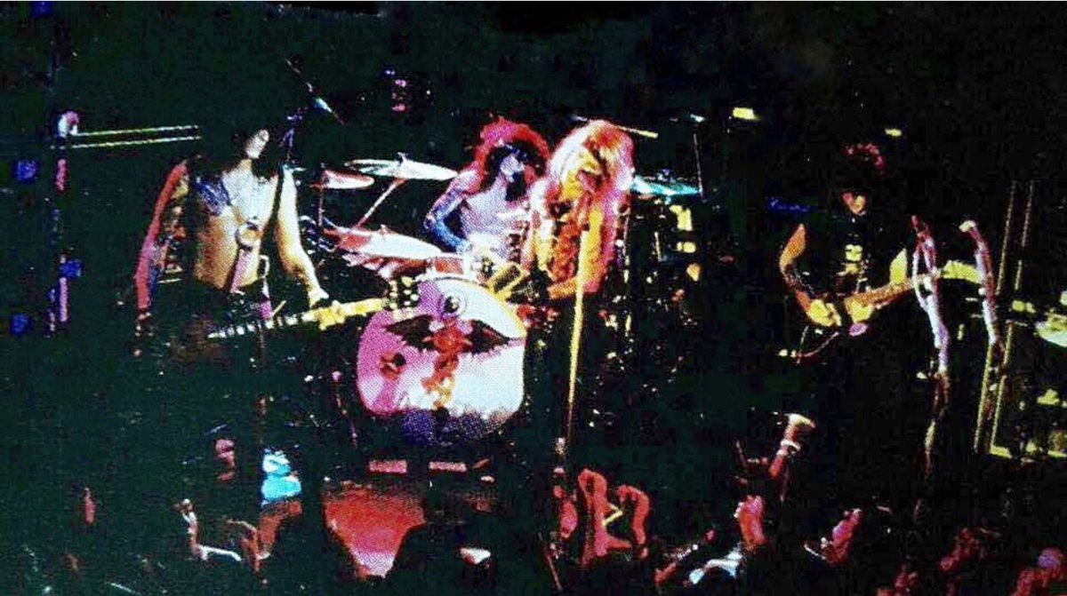 Mötley Crüe tweet media