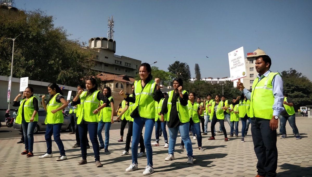 #FlashMob by our <a href="/YiYuva/">YiYuva</a> students of #sankaracollegeofoptometry supported by #BangaloreTrafficPolice to encourage #RoadSafety &amp; support of #HornNotOKPlease <a href="/SankaraV2020/">SankaraEyeHospital</a> <a href="/YiTweets/">Young Indians (Yi)</a> <a href="/HNOPYIBLR/">Horn Not Ok Please</a> <a href="/blrcitytraffic/">ಬೆಂಗಳೂರು ಸಂಚಾರ ಪೊಲೀಸ್ BengaluruTrafficPolice</a>