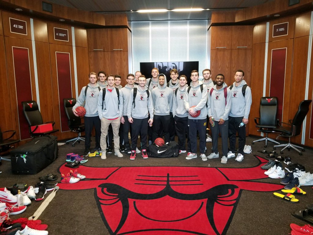 CMU_TartanHoops's tweet photo. We had a great practice today in Chicago at the Chicago Bulls practice facility! Special thanks to assistant coach Pete Myers for showing us around the facility. Really cool experience for the guys!! @NewsUAA @tartanathletics #TartanProud https://t.co/FEWzWEJVTc