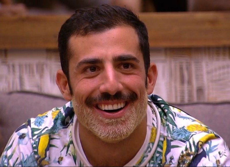 parcial_reality's tweet photo. Quem tem mais torcida? VOTE:mi segui ai tbm 

Kaysar- RT
Gleici - FAV

#BBB #RedeBBB #BBB18 https://t.co/Og4SDW5WgO