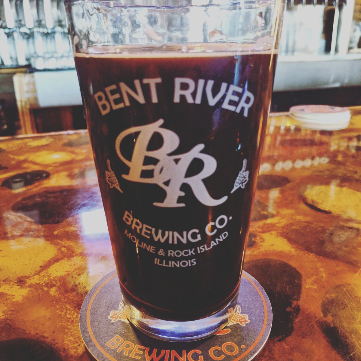 Bent_River_Brew's tweet photo. This blueberry uncommon ain't gonna drink itself! Get down to bent river and chug a lug this perfect winter beer. #beer #bentriver #getbent #tagtheqc #QuadCities #CraftBeer https://t.co/TZW0PVRZ7S