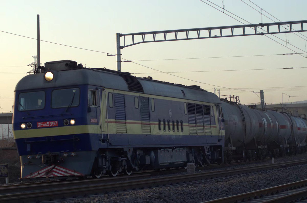 sscz125's tweet photo. 京广高铁&京原线&丰沙线大十字【Part 2】
BEIJING-GUANGZHOU/BEIJING-YUANPING/FENGTAI-SHACHENG LineCross in Beijing【Part 2】#DF8B #HXD3C #SS4 #HXD3D https://t.co/40IYNSeApT
