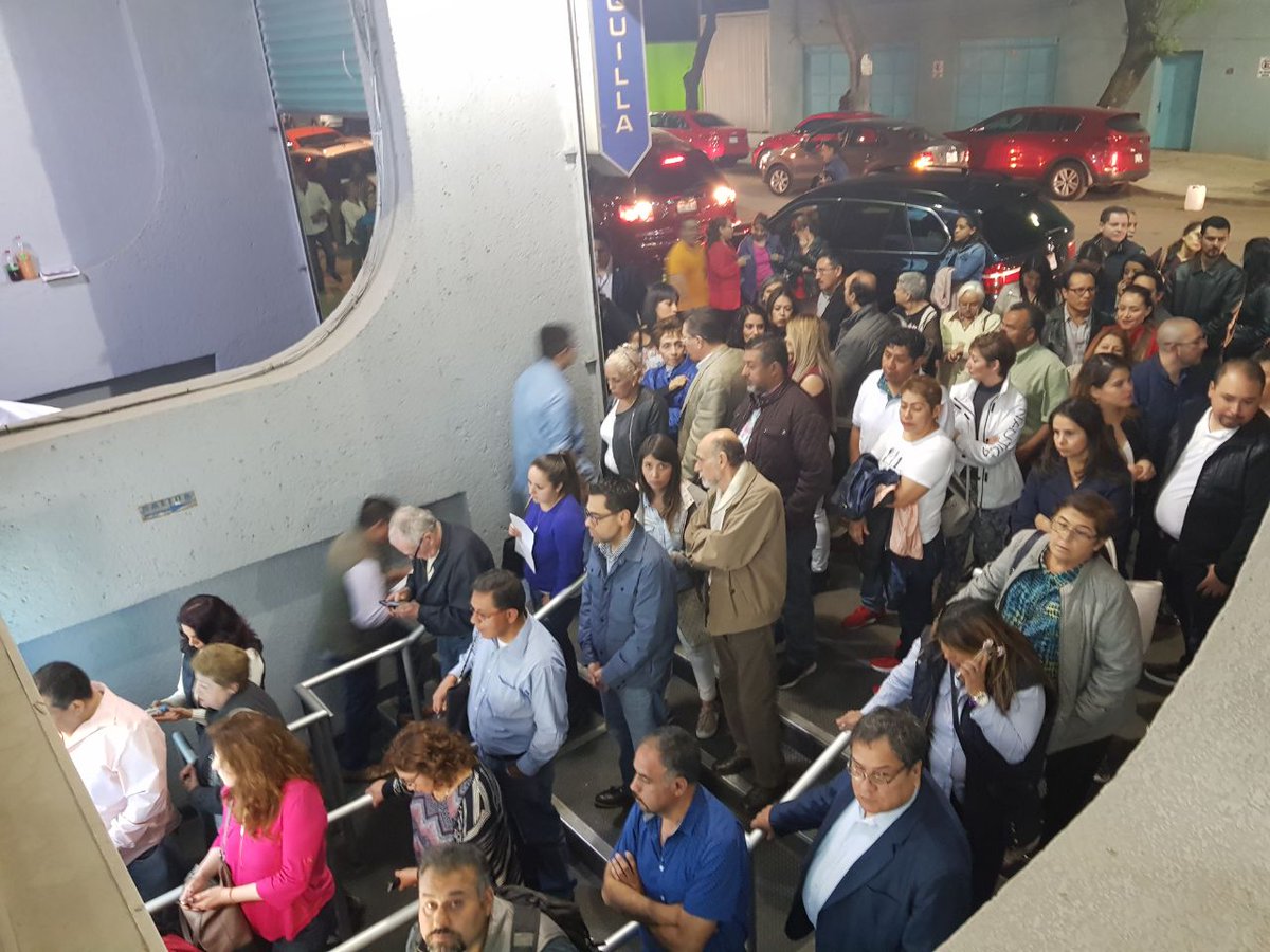 alex_gou's tweet photo. Colas y Colas en el Aldama para votar por la Señora Presidenta https://t.co/6b5SbRP71t