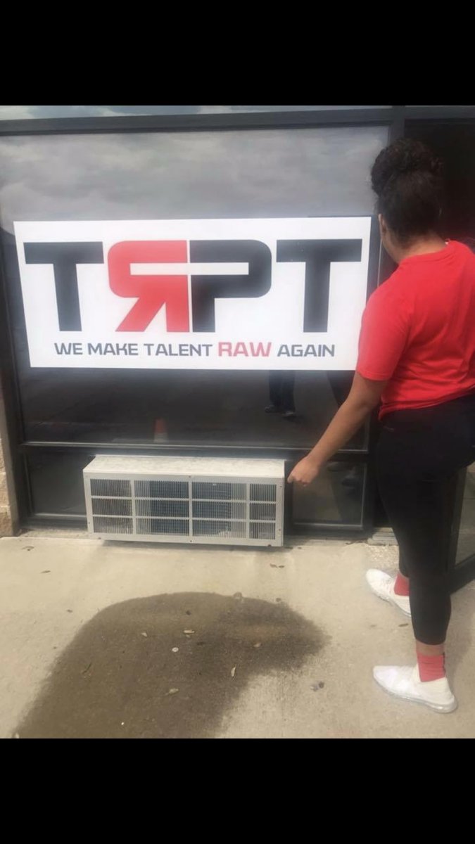 she_hoops3's tweet photo. I don’t have offers,write ups and I’m not ranked but that don’t keep me from grinding,it makes my drive stronger💯👌🏾🏀 https://t.co/TMZnQrWkxA