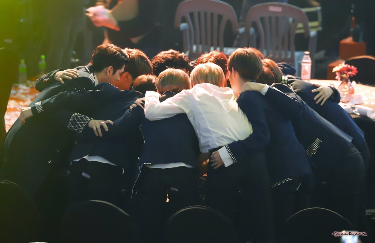 kidniel's tweet photo. broduce 101 didn't created a competition, it created a family https://t.co/QGKPRplqnf