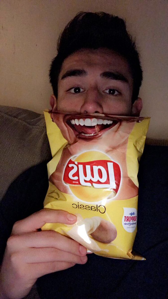 ScrapchatBoxing's tweet image. #SmileWithLays