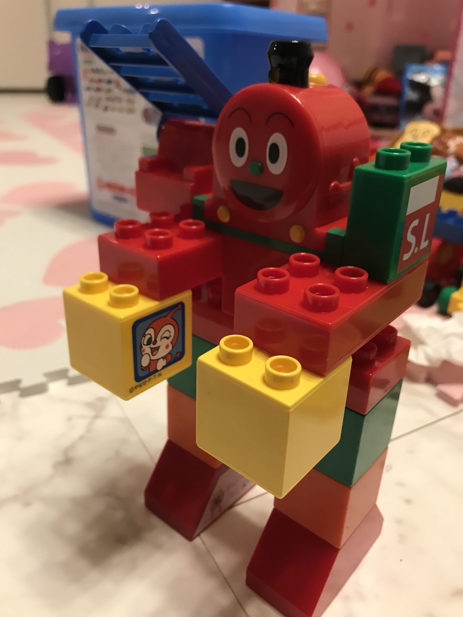 心配パパ Slマンブロックでロボ作ってみたら かっこいいのはダメだよ って怒られた 女子やの アンパンマンブロック 2歳児 Weekend