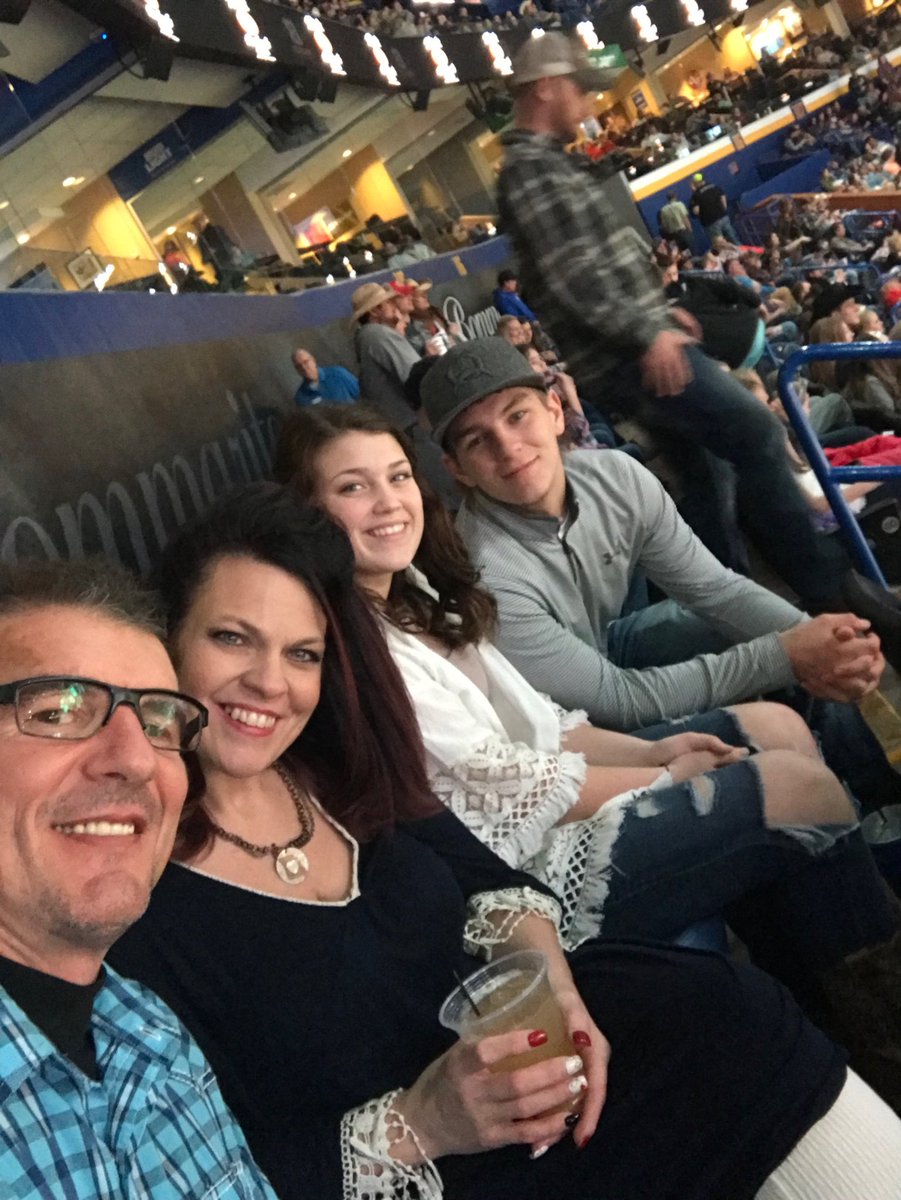 RickBarr3's tweet photo. Having a blast in Stl. #pbr https://t.co/xfBtCOV8cJ