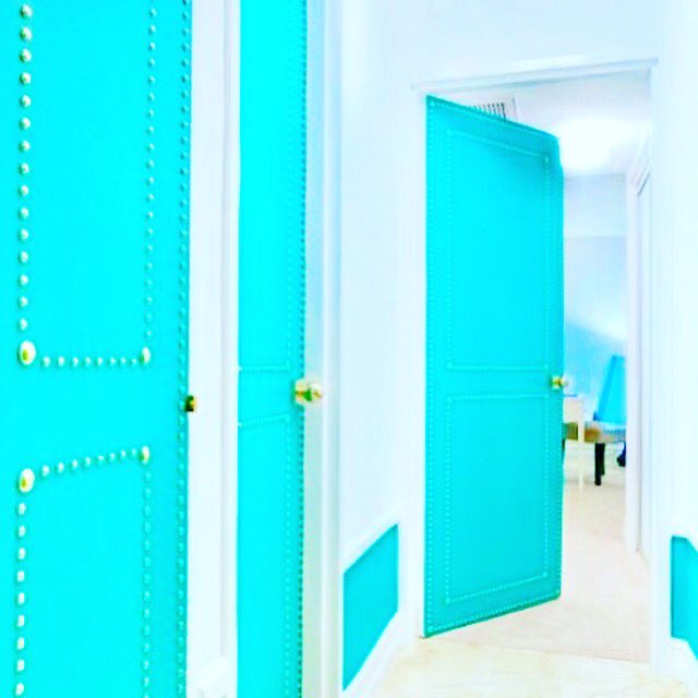 SpiralDesignCO's tweet photo. Teal doors have my ❤️ forever! #shutthefrontdoor #interiorcolor #tealdoor #nailheadtrim #pinterest #paintallthethings #brightandhappy #colorconsultation https://t.co/2Z6uQZuH8s