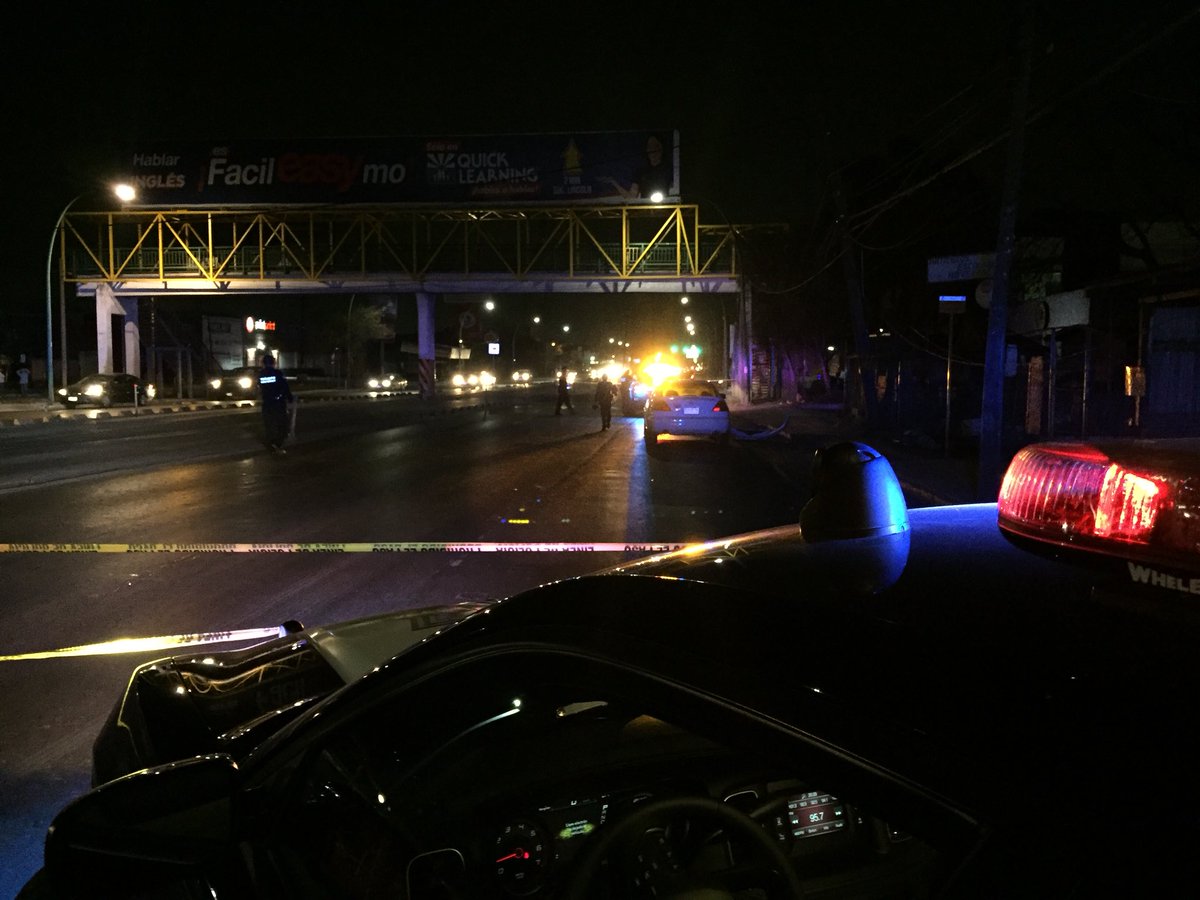vicente_tv's tweet photo. Muere hombre atropellado en Lincoln y Aztlán, los hechos ocurren a la altura de un puente peatonal @_LASNOTICIASMTY @Cicmty https://t.co/mVTmilfSzx