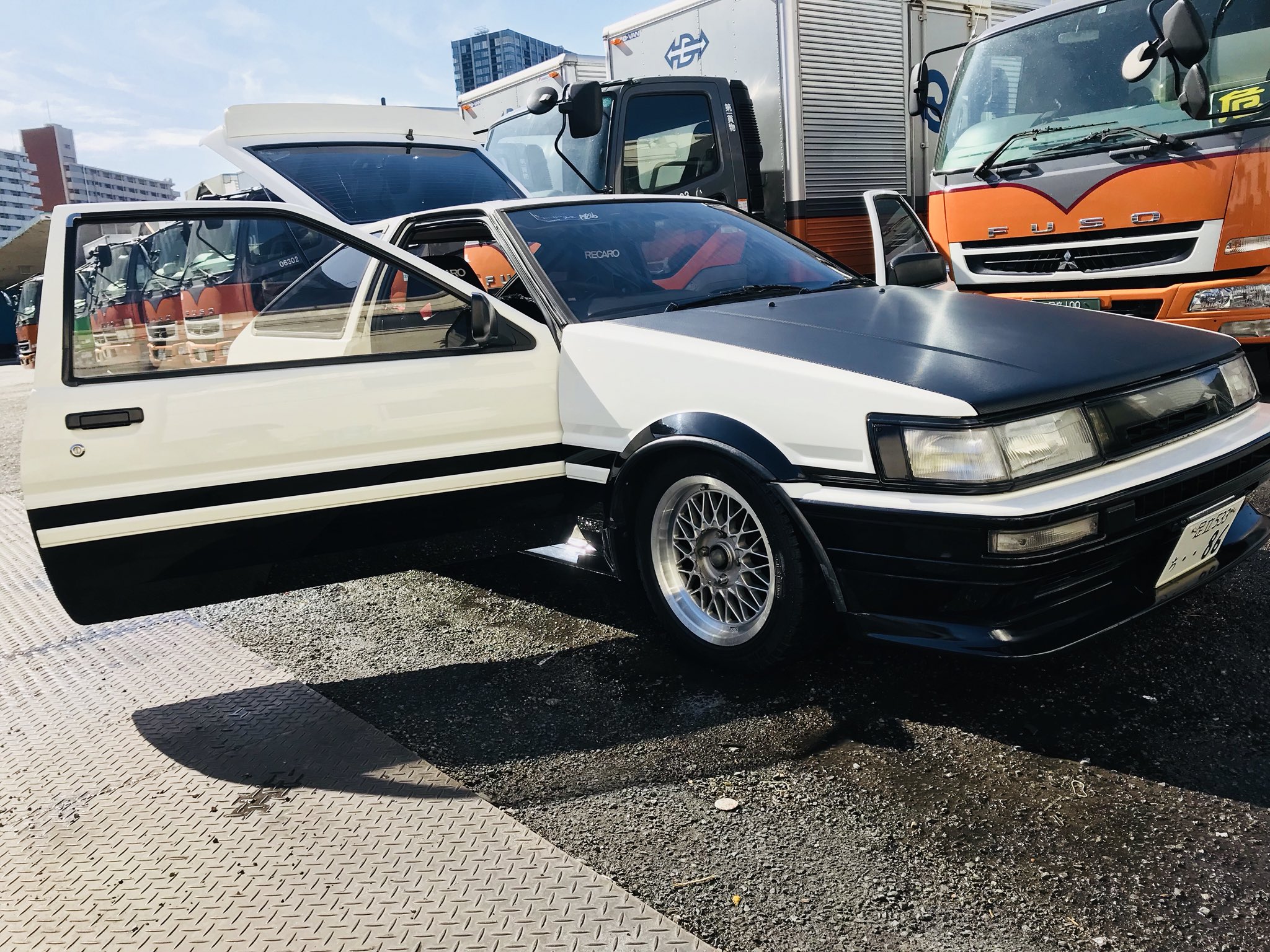 パンダくさの U Tvitteri 天気良好なので洗車中 Ae86 カローラレビン Levin ハチロク 秋山渉仕様 パンダくさの U Tvitteri 天気良好なので洗車中 Ae86 カローラレビン Levin ハチロク 秋山渉仕様
