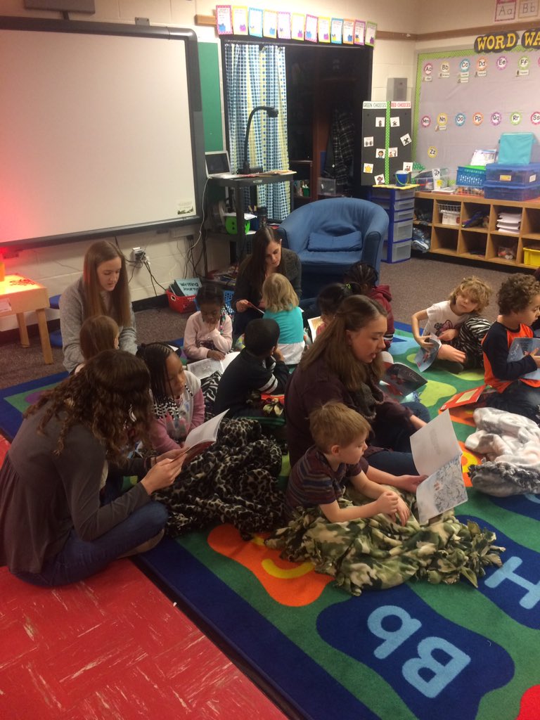 #FSEA members deliver blankets to <a href="/emmakdoub/">Emma K Doub Elem</a> <a href="/DrKMcGee/">꧁•⊹٭𝙺𝚛𝚒𝚜 𝙼𝚌𝙶𝚎𝚎٭⊹•꧂ 📚🏖☮️</a> #wcpsmd @frostburgstate <a href="/USMHnews/">USMH</a> #proudprof