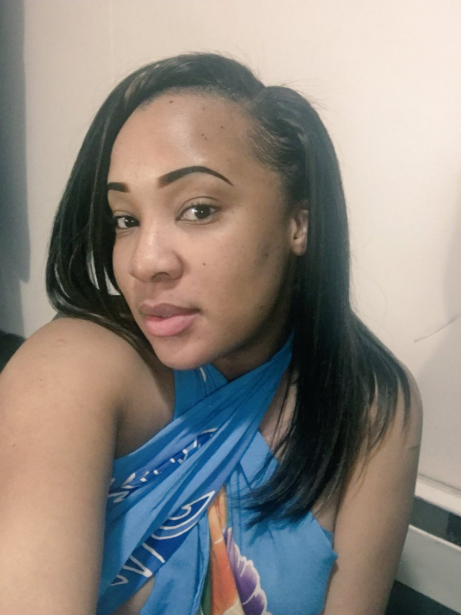 miss_merl's tweet photo. Just chilling #MissMerl π https://t.co/m9eSsfEbwM