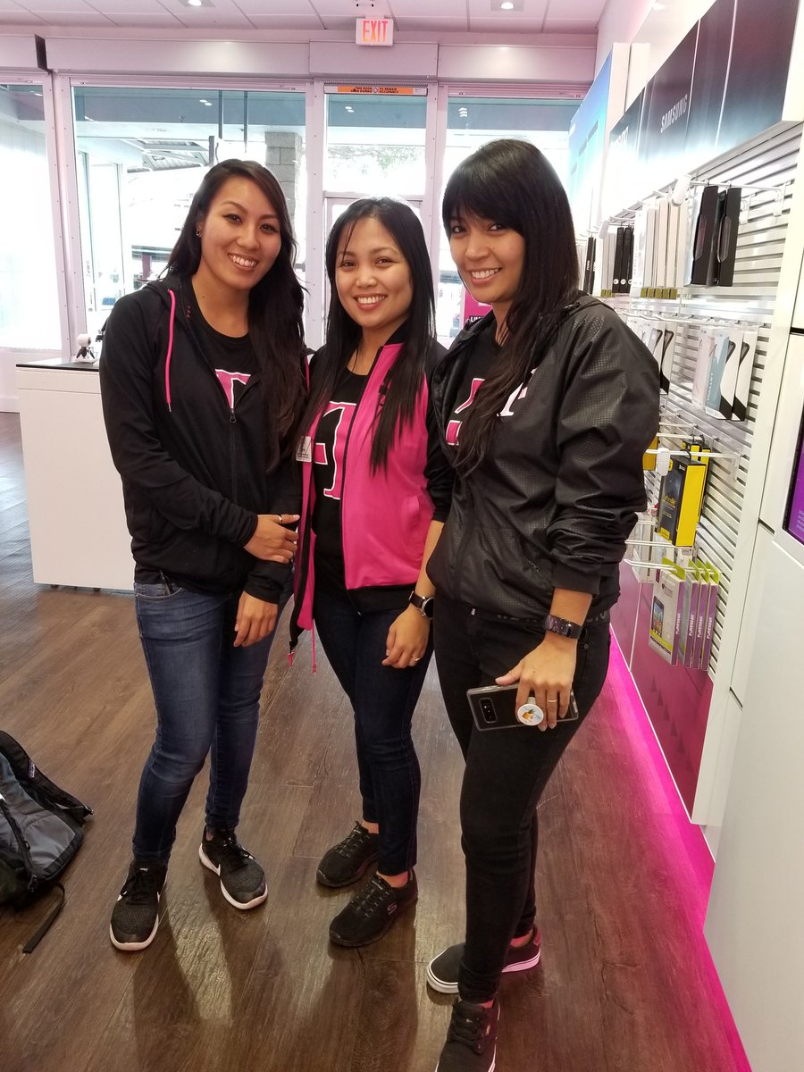 Congratulations to these ladies for winning Q4 Winners Circle! Also Jaci (left) and Maria (right) also are Top 500 Mobile Experts of 2017! #tmobile #uncarrier <a href="/arunramchan/">Arun</a> @scotoishi <a href="/ajleao/">Andrew Leao</a> <a href="/richgarwood/">Rich Garwood</a>