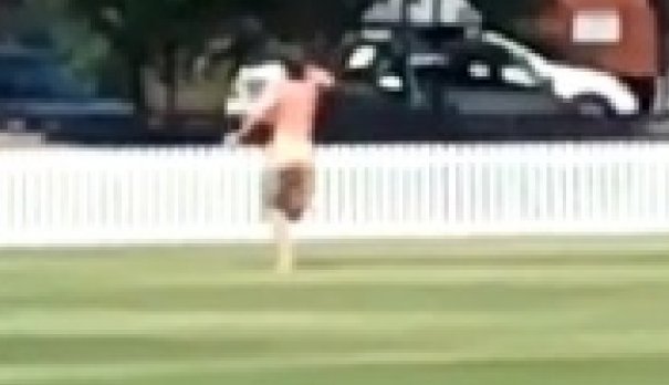 heraldsunsport's tweet photo. You don't see that at local cricket everyday! #nudierun #streaker https://t.co/7f1SLnhfsg https://t.co/H61UhysDEl