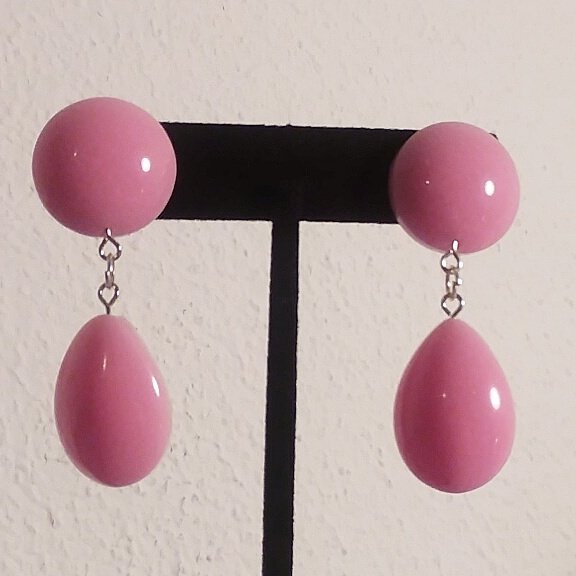 #HandmadeJewelry Mixed a light pink color for these resin drop earrings. #Retro #style #resin