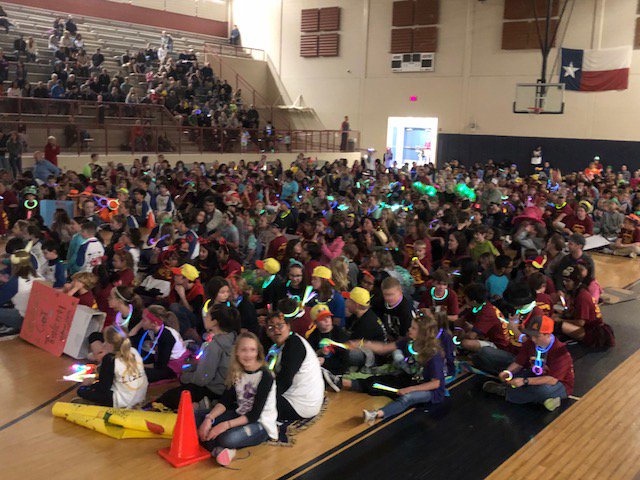 TexasCentralDI's tweet photo. Loved the energy at tonight's ceremony.  One of our favorite parts is the Parade of Champions to start the event.  So proud of our region and all it offers for our students. https://t.co/OYvsrXJehi