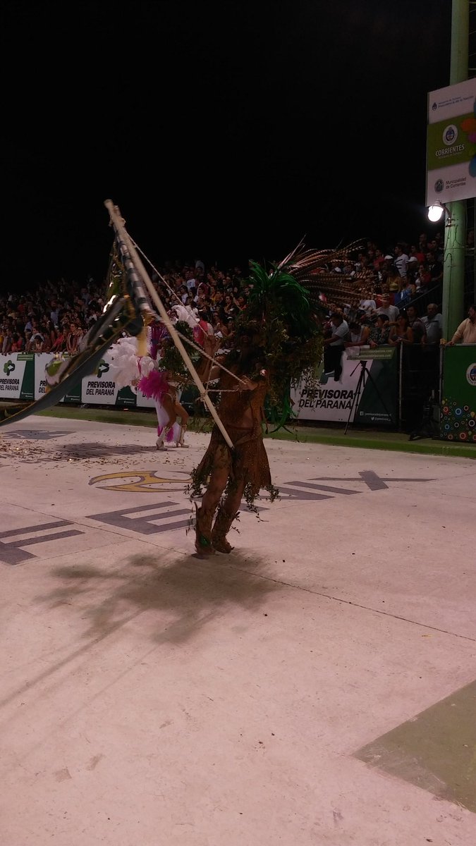 rsudamericana's tweet photo. #RadioSudamericana en los #Carnavales2018 #Ahora en el #NoloAlias #ArandúBeleza 🎭🎭🎭🎉🎉👏👏 https://t.co/VOSlJPmzFd