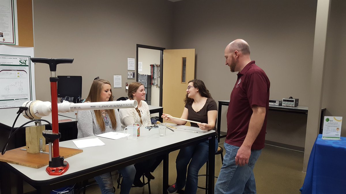 GHS_ScienceTeam's tweet photo. GHS AP Physics at MSU Engineering Day showing off projects for the @DiscoveryCenter and the community. So proud of our Falcons' talent!! @ngcauldwell https://t.co/b8oLj9gOKB