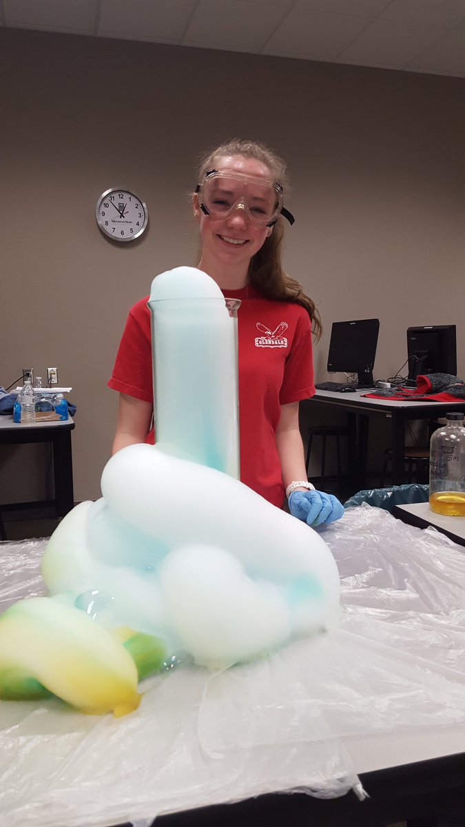 GHS_ChemClub's tweet photo. GHS ChemClub sharing demos at MSU Engineering day. Elephant toothpaste and dry ice rainbow made many smile! @GHS_ScienceTeam @DiscoveryCenter @ngcauldwell @MissouriState https://t.co/klk148Vu1z