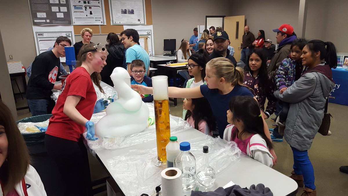 GHS_ChemClub's tweet photo. GHS ChemClub sharing demos at MSU Engineering day. Elephant toothpaste and dry ice rainbow made many smile! @GHS_ScienceTeam @DiscoveryCenter @ngcauldwell @MissouriState https://t.co/klk148Vu1z
