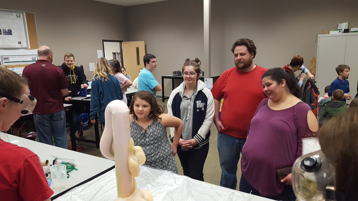 GHS_ChemClub's tweet photo. GHS ChemClub sharing demos at MSU Engineering day. Elephant toothpaste and dry ice rainbow made many smile! @GHS_ScienceTeam @DiscoveryCenter @ngcauldwell @MissouriState https://t.co/klk148Vu1z