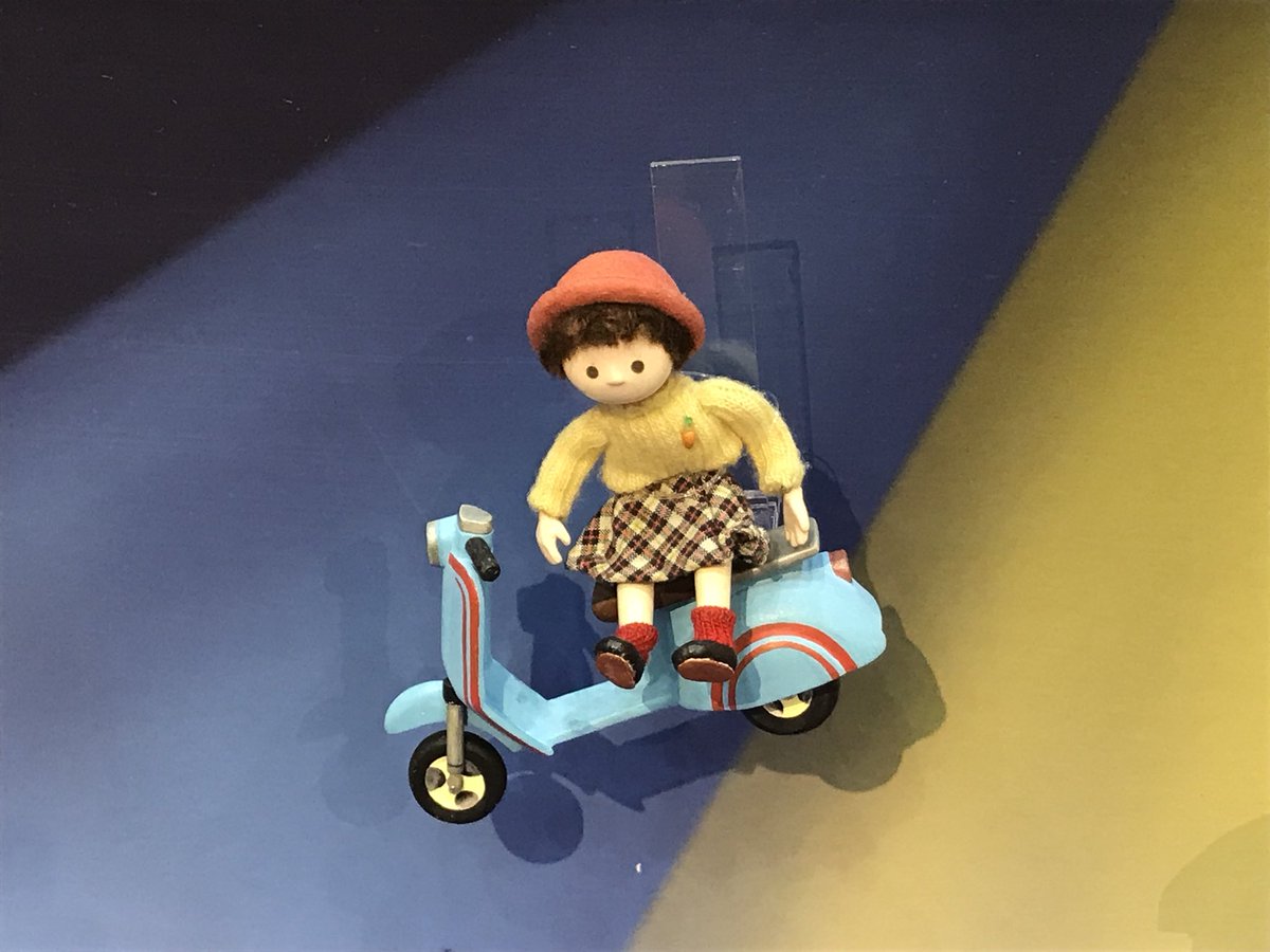 トラウマソングでおなじみ メトロポリタン美術館 の撮影で実際に使用された人形が展示されているぞ 天使の像見たい 公式自らトラウマ認定してる Togetter