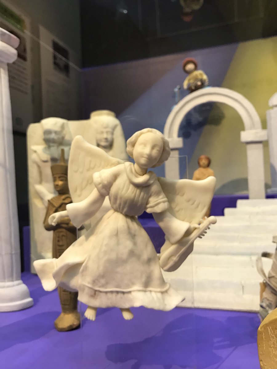 トラウマソングでおなじみ メトロポリタン美術館 の撮影で実際に使用された人形が展示されているぞ 天使の像見たい 公式自らトラウマ認定してる Togetter