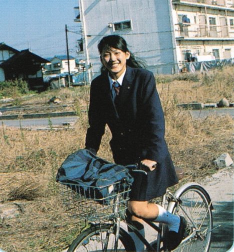 minono0331's tweet photo. 昨日の嵐にしやがれに、この写真が出ていたな。
可愛いかったので類似の写真をアップ♡
#綾瀬はるか
#高校生時代
#嵐にしやがれ https://t.co/omSZoBvaZO