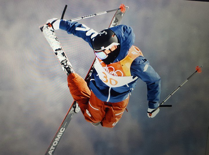 Pitää muistaa lähettää kortti vanhalle ammatinvalinnan opettajalle.  #Pyeongchang #viihdytöissä