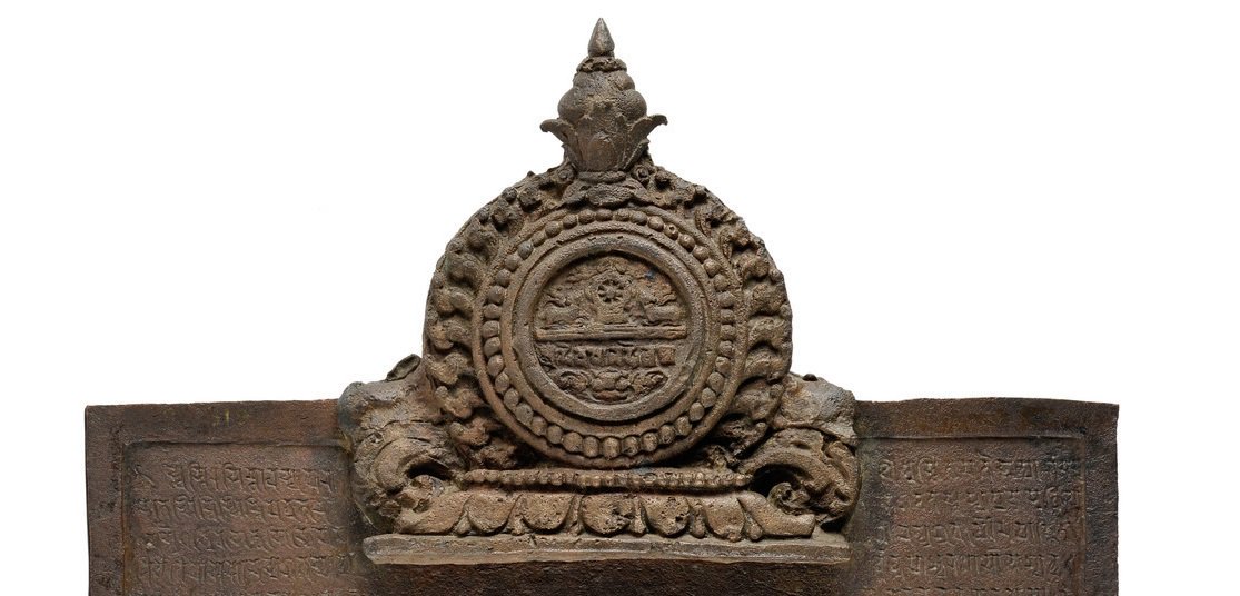 Their predecessors Pala rulers on the other hand had Dharmachakra flanked by two deers (symbolizing first sermon of Buddha at Sarnath) engraved on their royal seal!