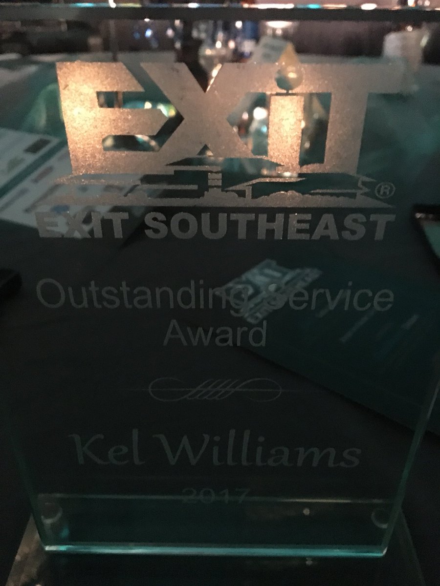 TheKelWilliams's tweet photo. So Honored to win the 2017 Outstanding Service Award #EXITAwards #NashvilleRealtor #LOVEXIT https://t.co/wDVuQ3VgEI