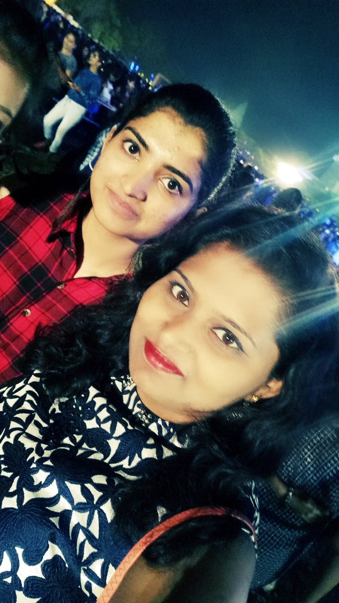 samyukta9589's tweet photo. #Samvid2018 😛😎✌💃
#Djmontz 😊😍😘😀
#shahidmallya 😎✌😍
Lots of Fun, Masti, Dance and Enjoyement😉😅😊with friends ✌😎😍😊😂😜 https://t.co/fHfFFNTXb4