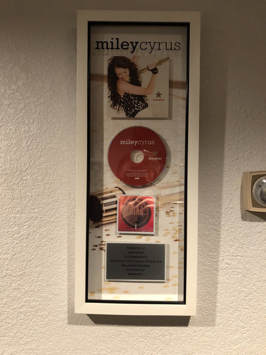 AbleArtistFdn's tweet photo. Great meeting w/ #SteveWiese @ #CreationAudio in Minneapolis as we discussed a (possible) collab 4our artist dev program. Lots to like there. Steve oversaw records from #JohnnyLang @MileyCyrus @PaulaAbdul & so many more. #PWD #PWDPower https://t.co/lW14UXFnhU