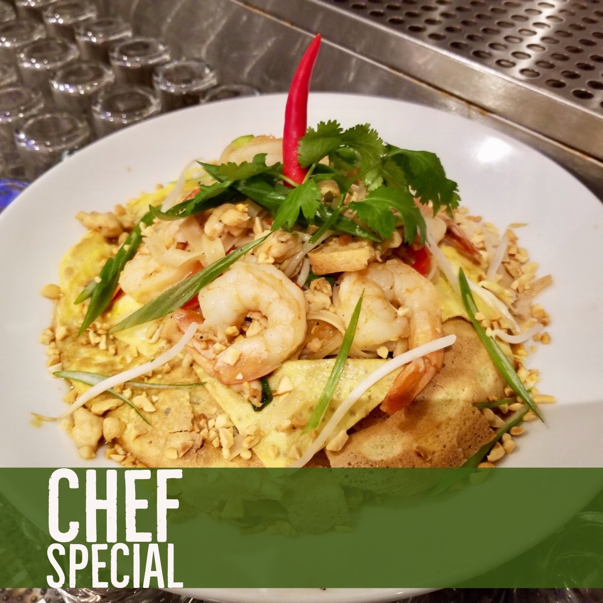 Underground_edm's tweet photo. This week's #chefspecials are our #PadThai & our #SlowCoked #ShortRibs - you can catch them this week from 5PM-10PM, try them tonight with our $9 #flightsofbeer
#yegeats #yegdatenight #yeg #craftbeer #yegdt #jasperave #yegfoodies #eatlocal #drinklocal #thinkcraft #drinkcraft https://t.co/g4Fj2HpKjO