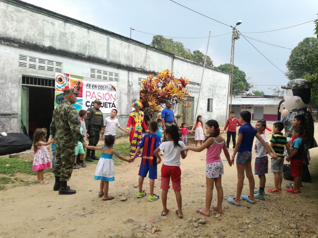 Ejercito_CAAID's tweet photo. En #PuertoRico Caquetá 50 niños y niñas, se divirtieron en compañía de nuestros #HéroesMultimisión del Batallón de Acción Integral N.°6, durante una linda y divertida jornada lúdica #Baeev19 @Ejercito_Div6 https://t.co/5GDM1ityx3