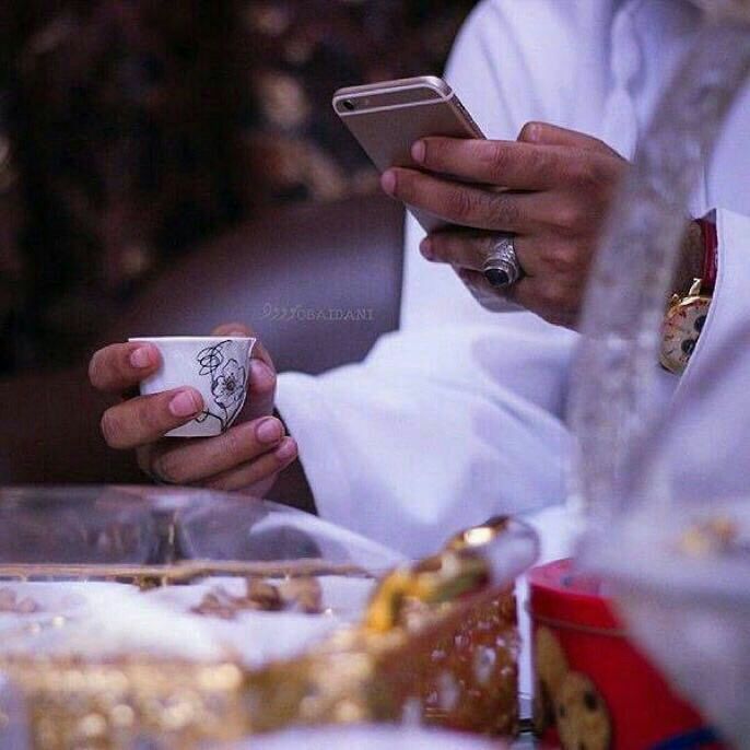 H_N_Z_90's tweet photo. لامن قامت أنسام الشتاء تطرق الروح
رميت في وجه السهر ضيق الأنفااس

ولو يختنق صوتي ؛ على شرفة الـبـوح
البوح في ليل الشتاء شاعر إحساس

#صوت_الوطن_للدعم https://t.co/enA3WApuht