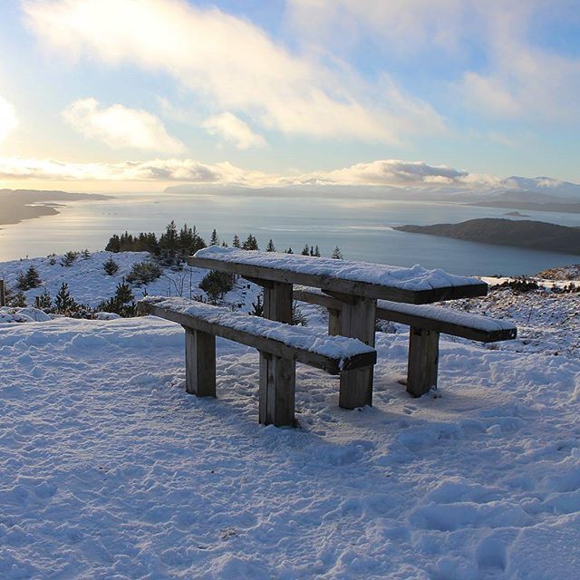 It might be a little chilly but we reckon this must be of the best picnic spots ever! 👍 📷 instagram.com/gusmacdon11  #beinnlora #Argyll #WildAboutArgyll