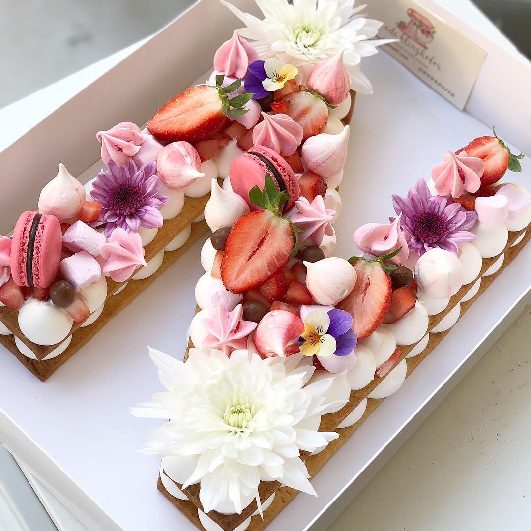 World_isTweetly's tweet photo. Et sur @deedeeparis, découverte des pâtisseries d'anniversaire de Adi Klinghofer. Si c'est aussi bon que beau ça promet... Le compte @instagram ⤵ https://t.co/IJ3OkhZyIy #Food #ColorTeam #Sugar https://t.co/PAdGy3e8sD