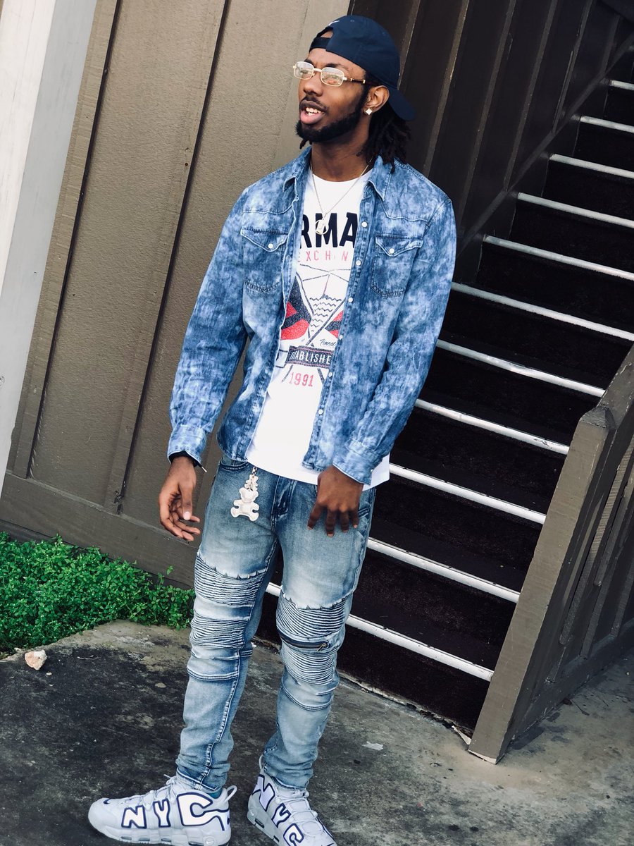 Offthewall_NuNu's tweet photo. He Couldn’t Take You To The Playoffs 😏 So Now You’re On My Team 😍💙💦‼️ #BaggSeason💰 #1wayykdubb🤟🏾 #LongLiveDreek👼🏾 #KeepWatchingOverMe💯 https://t.co/8NEm7Pe8O6
