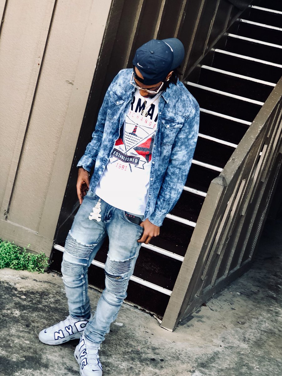 Offthewall_NuNu's tweet photo. He Couldn’t Take You To The Playoffs 😏 So Now You’re On My Team 😍💙💦‼️ #BaggSeason💰 #1wayykdubb🤟🏾 #LongLiveDreek👼🏾 #KeepWatchingOverMe💯 https://t.co/8NEm7Pe8O6