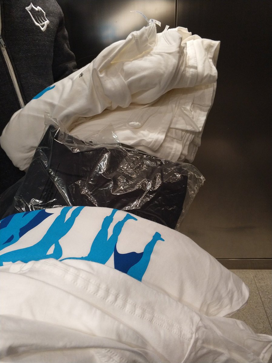 3Hackathon's tweet photo. Free swag!! #3hack #3hackmsft https://t.co/exyl9ASOG8